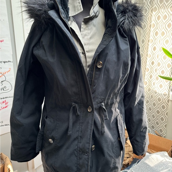 Hollister faux fur lined winter coat - Picture 4 of 8